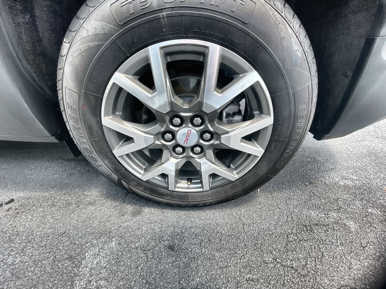 Used 2023 GMC Acadia SLE FWD image 32