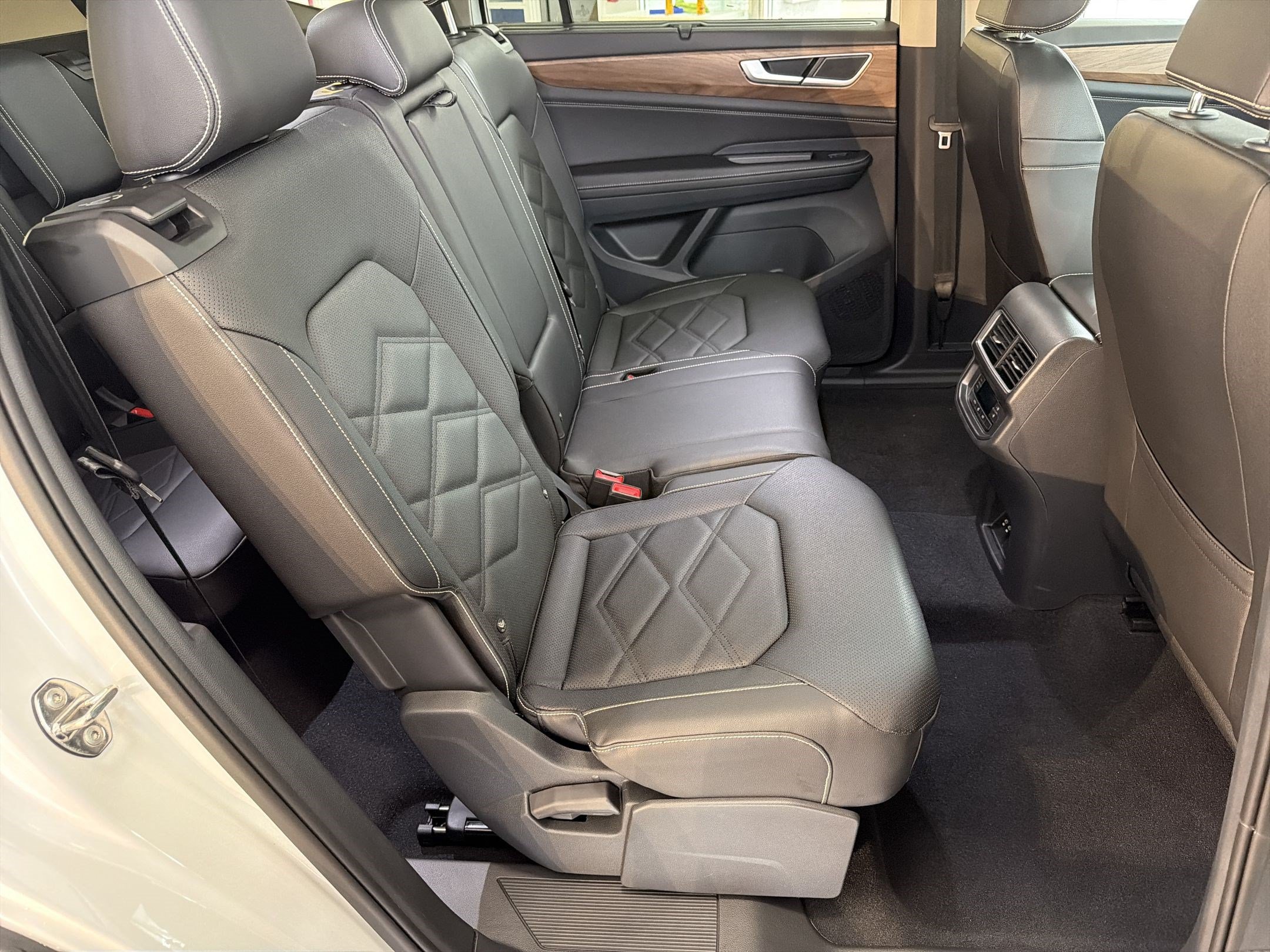 New 2026 Volkswagen Atlas SE FWD image 30