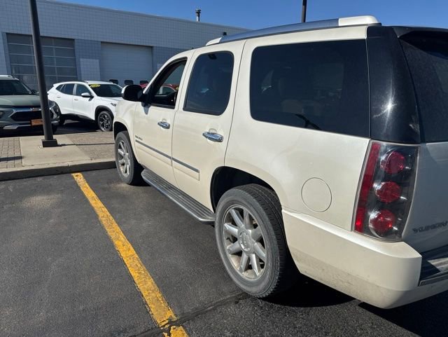 Used 2014 GMC Yukon Denali AWD/4WD image 2