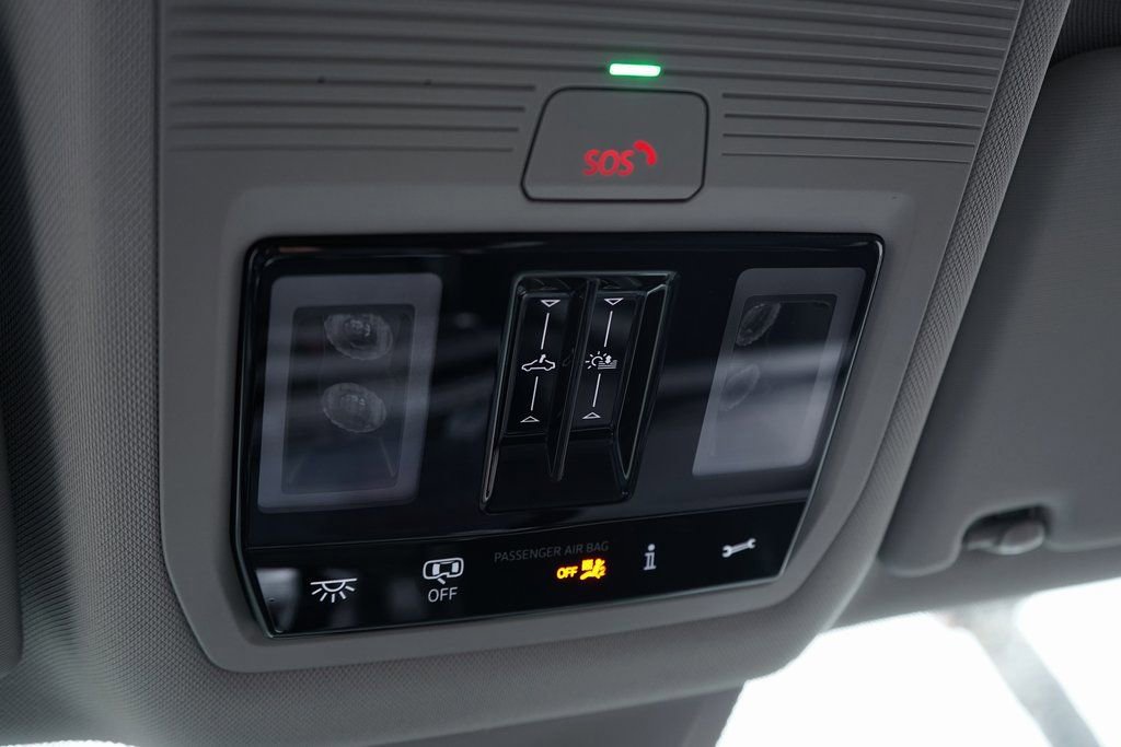 Used 2025 Volkswagen Atlas Peak Edition SE image 28