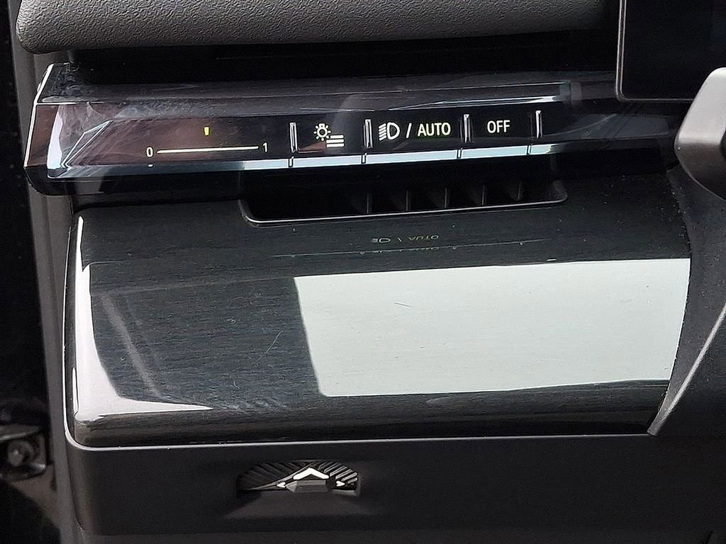 Used 2025 BMW i5 eDrive40i image 30