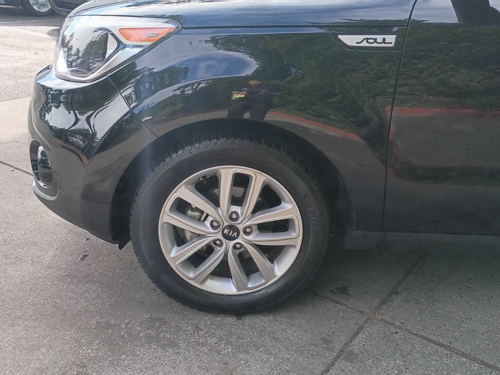 Used 2017 Kia Soul + FWD image 8