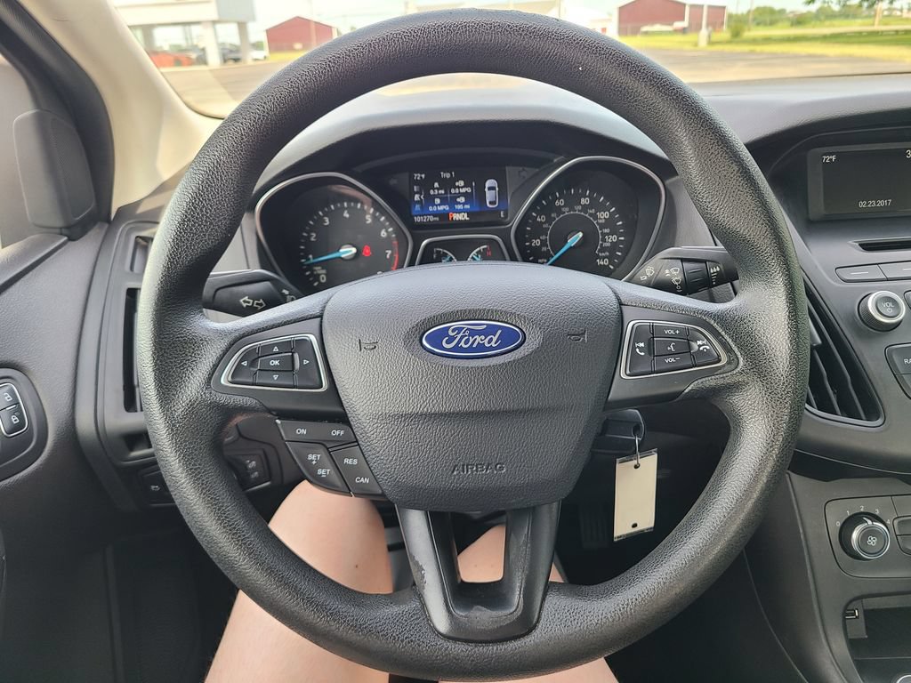 Used 2017 Ford Focus SE FWD image 28