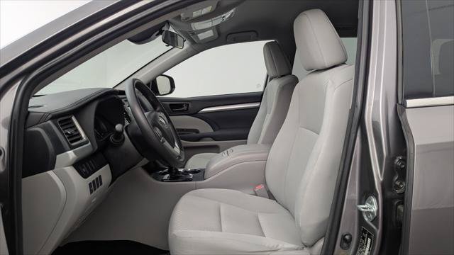 Used 2018 Toyota Highlander LE FWD image 14