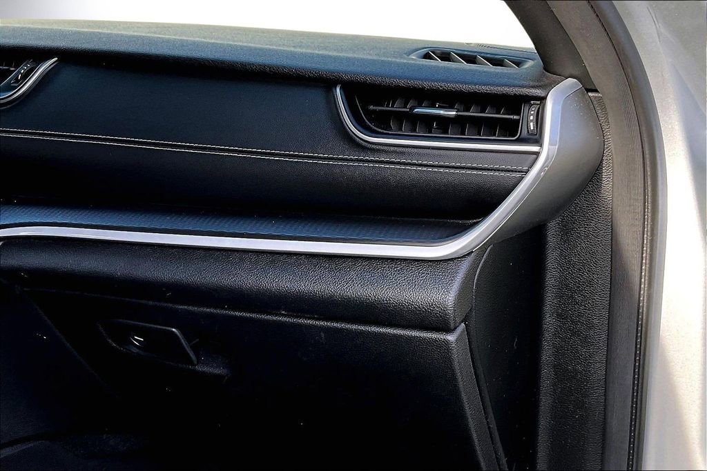 Used 2024 Jeep Grand Cherokee L Laredo image 18