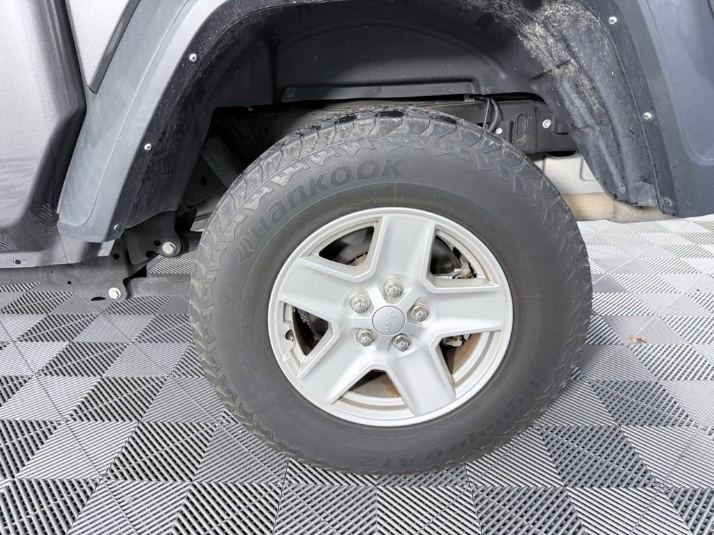 Used 2023 Jeep Gladiator Sport image 27