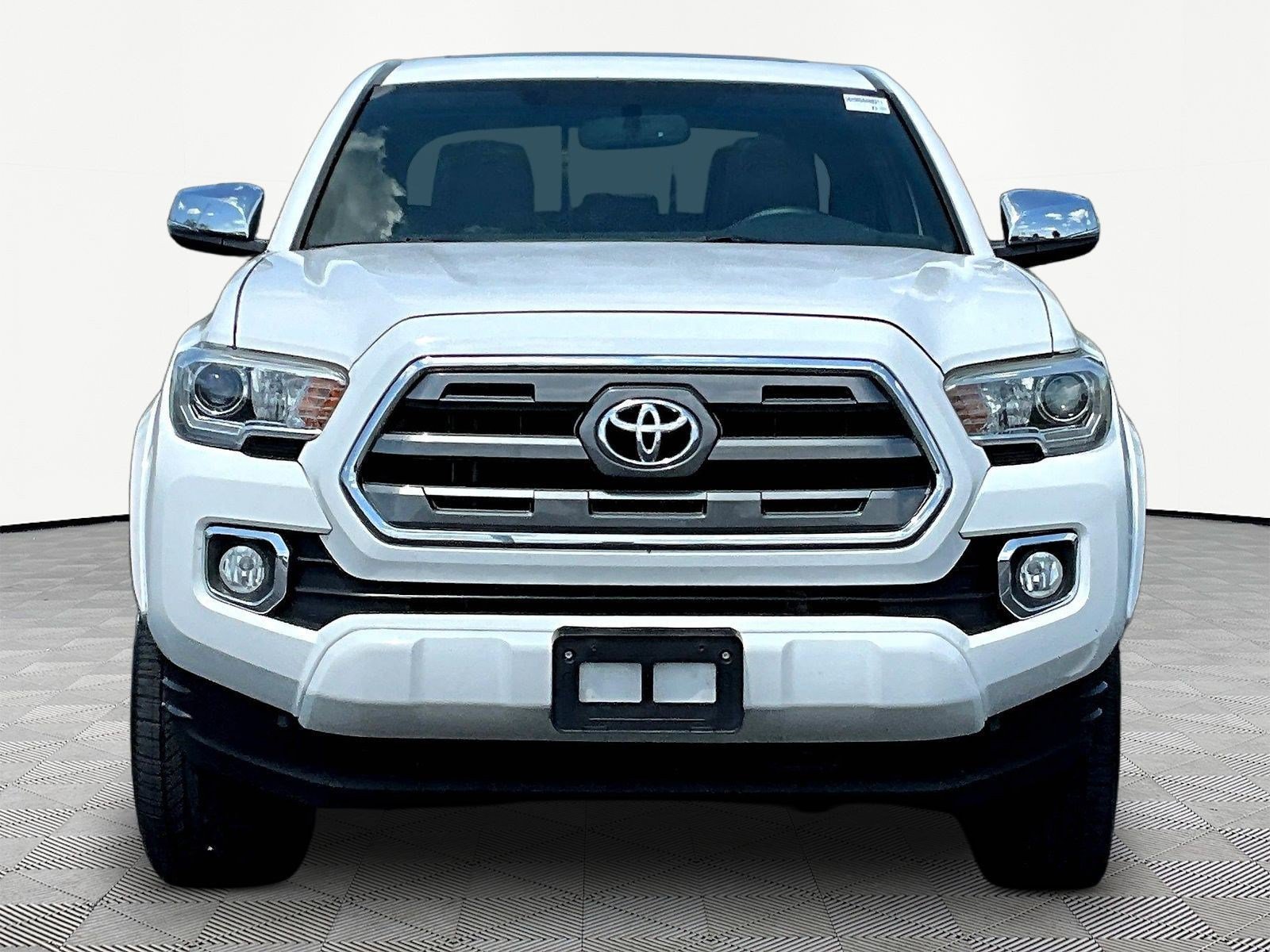 Used 2017 Toyota Tacoma Limited w/ Tow Package AWD/4WD image 2