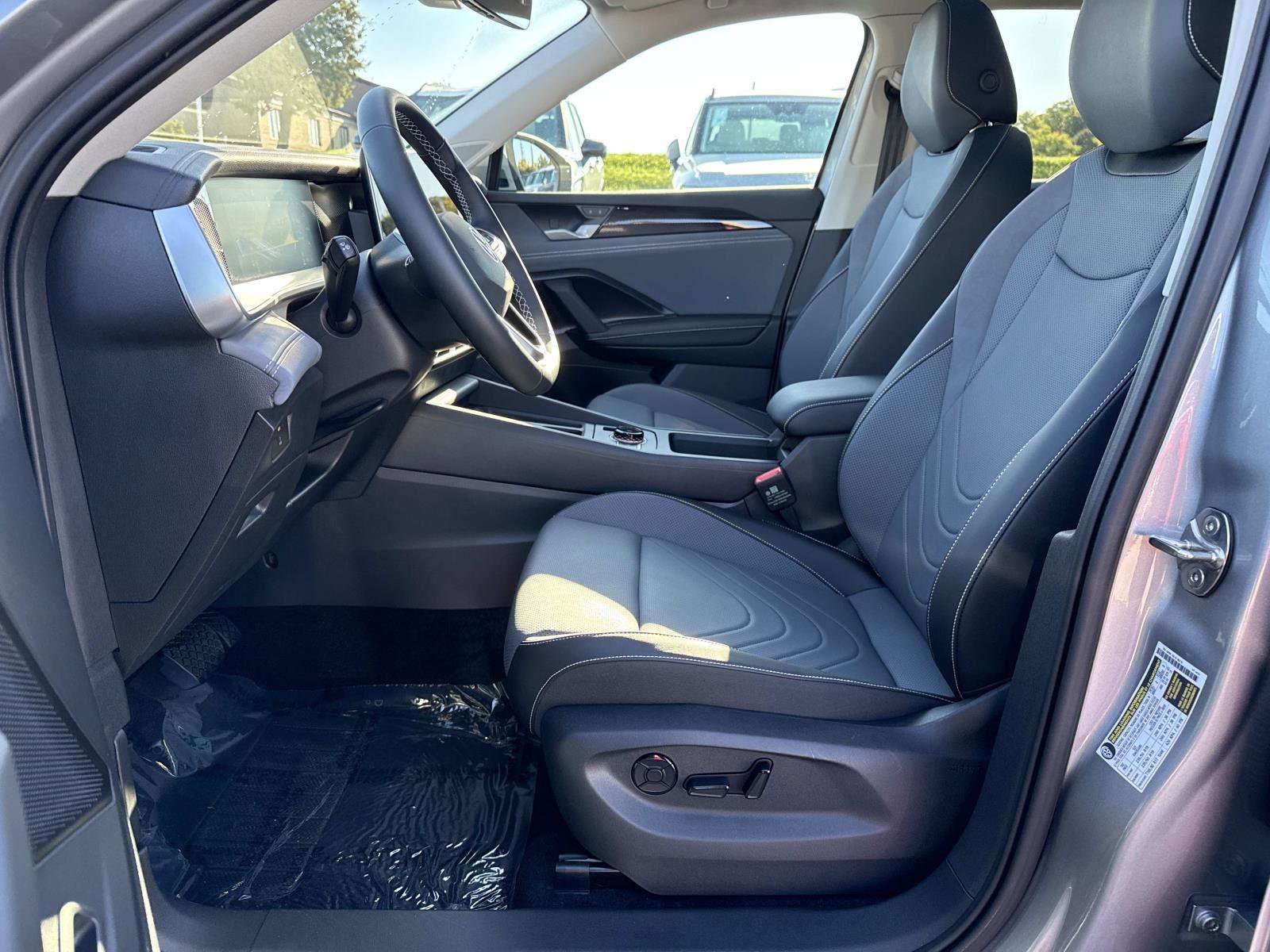 Used 2025 Volkswagen Tiguan SE image 22