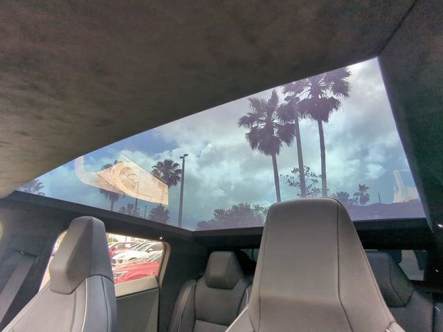 Used 2024 Tesla Cybertruck AWD Crew Cab image 21