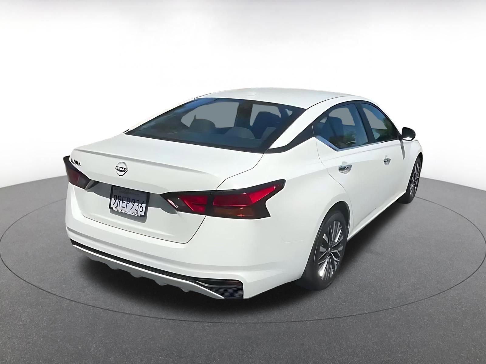 Used 2025 Nissan Altima 2.5 SV FWD image 12