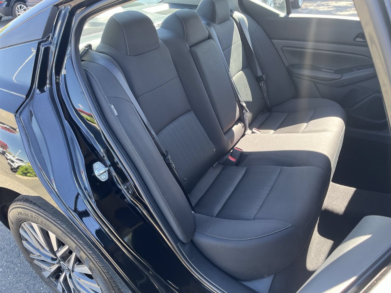 Used 2025 Nissan Altima 2.5 SV FWD image 23