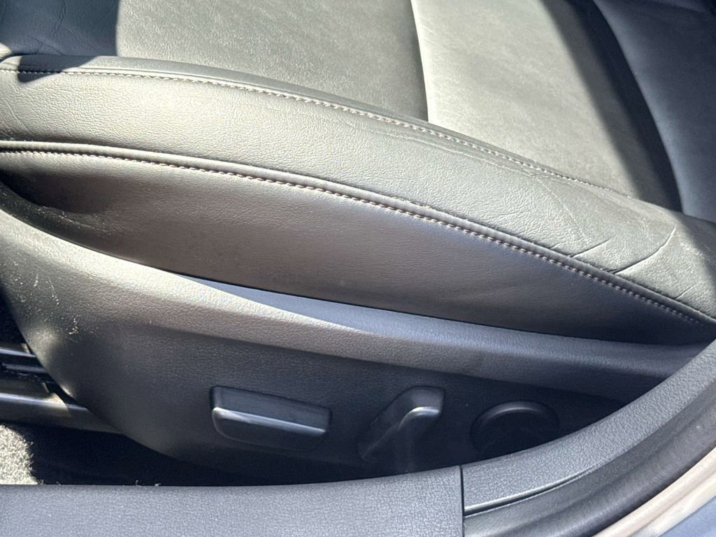 Used 2019 MAZDA MAZDA3 Hatchback image 23