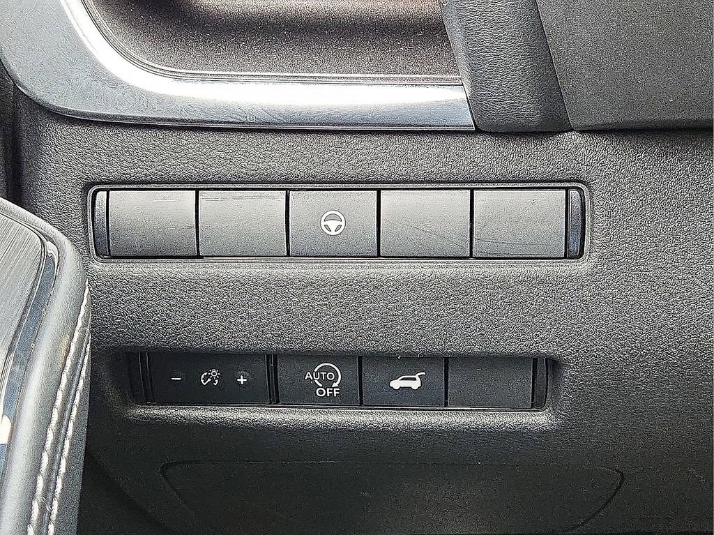 Used 2023 Nissan Rogue SV w/ SV Premium B Package image 26