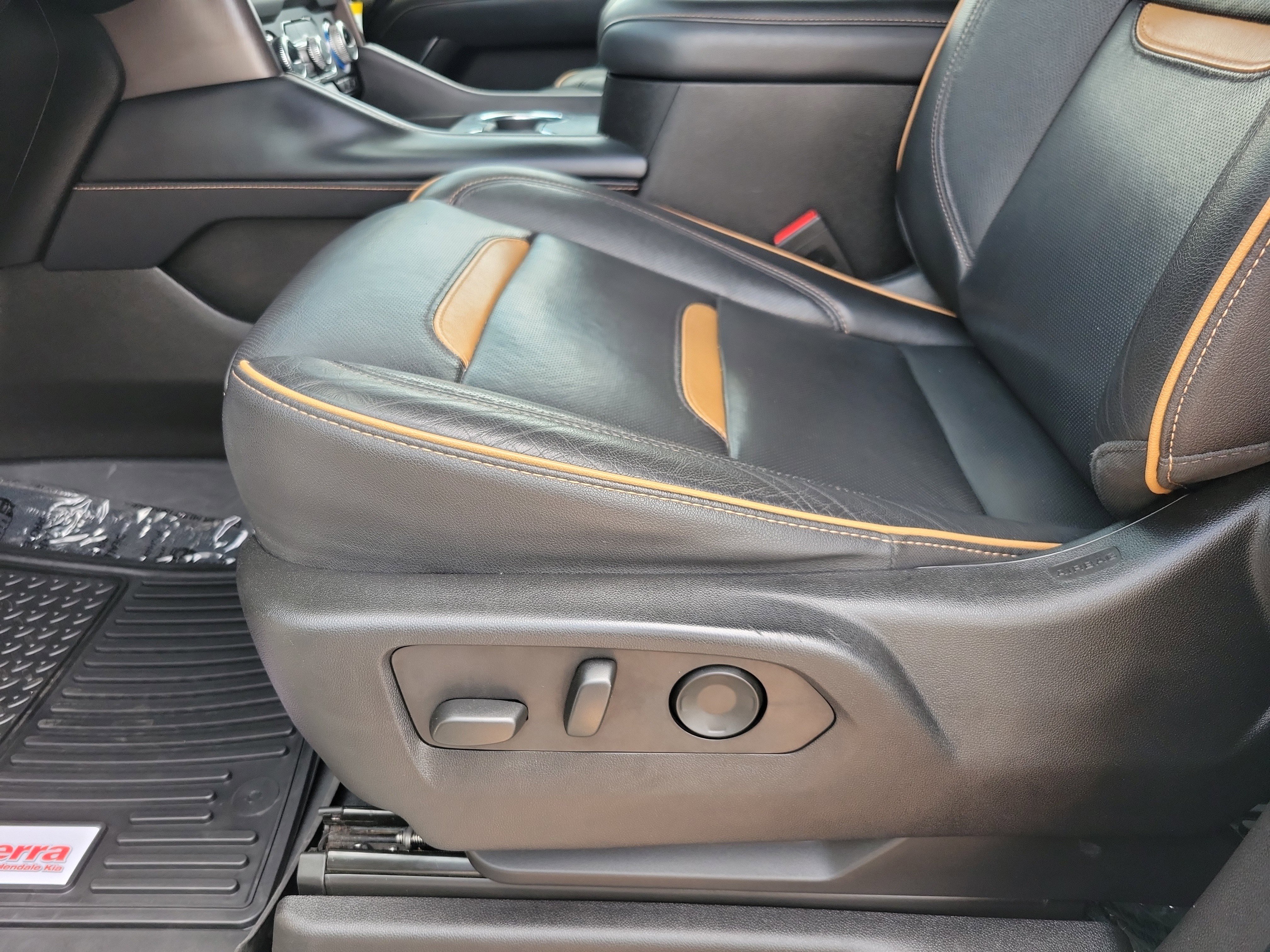 Used 2023 GMC Yukon AT4 image 5