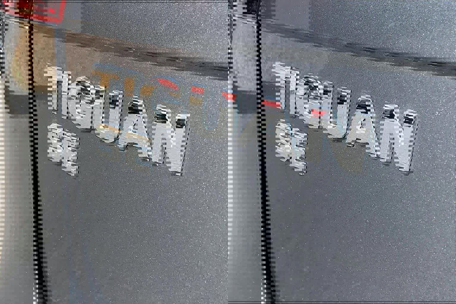 Used 2020 Volkswagen Tiguan SE image 10