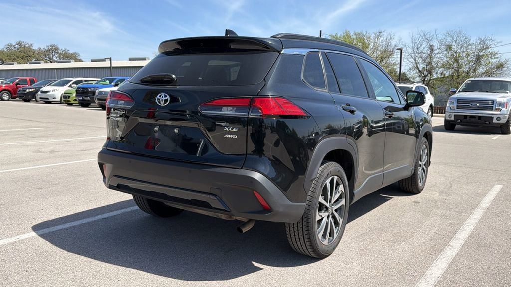 Certified 2025 Toyota Corolla Cross XLE image 7