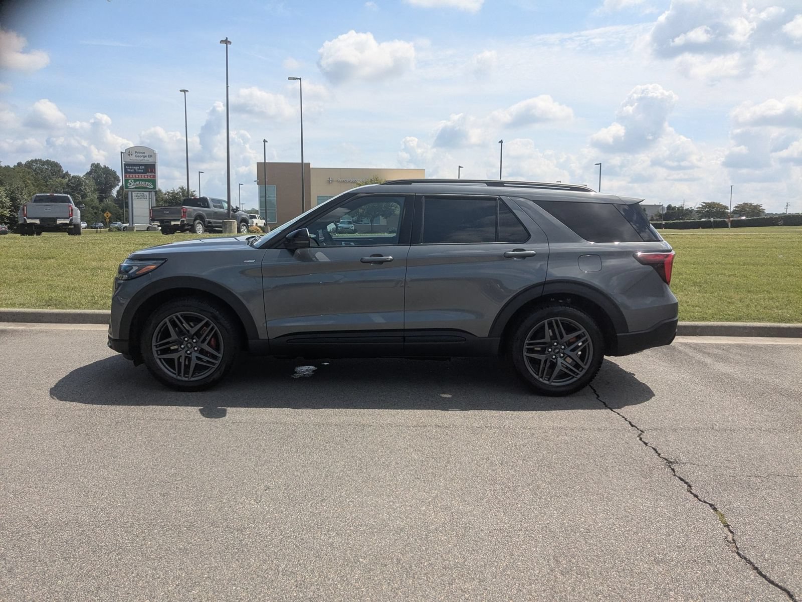 New 2026 Ford Explorer ST-Line w/ ST-Line Street Pack AWD/4WD image 6