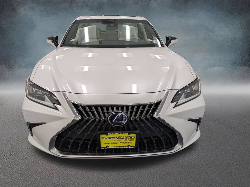 Used 2022 Lexus ES 300h w/ Premium Package FWD image 2