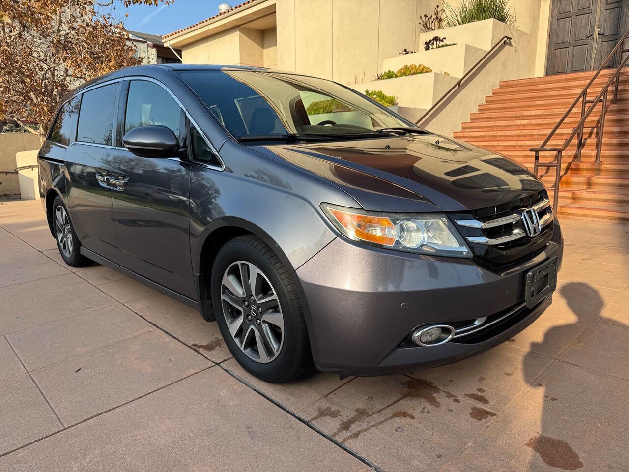 Used 2016 Honda Odyssey Touring image 1