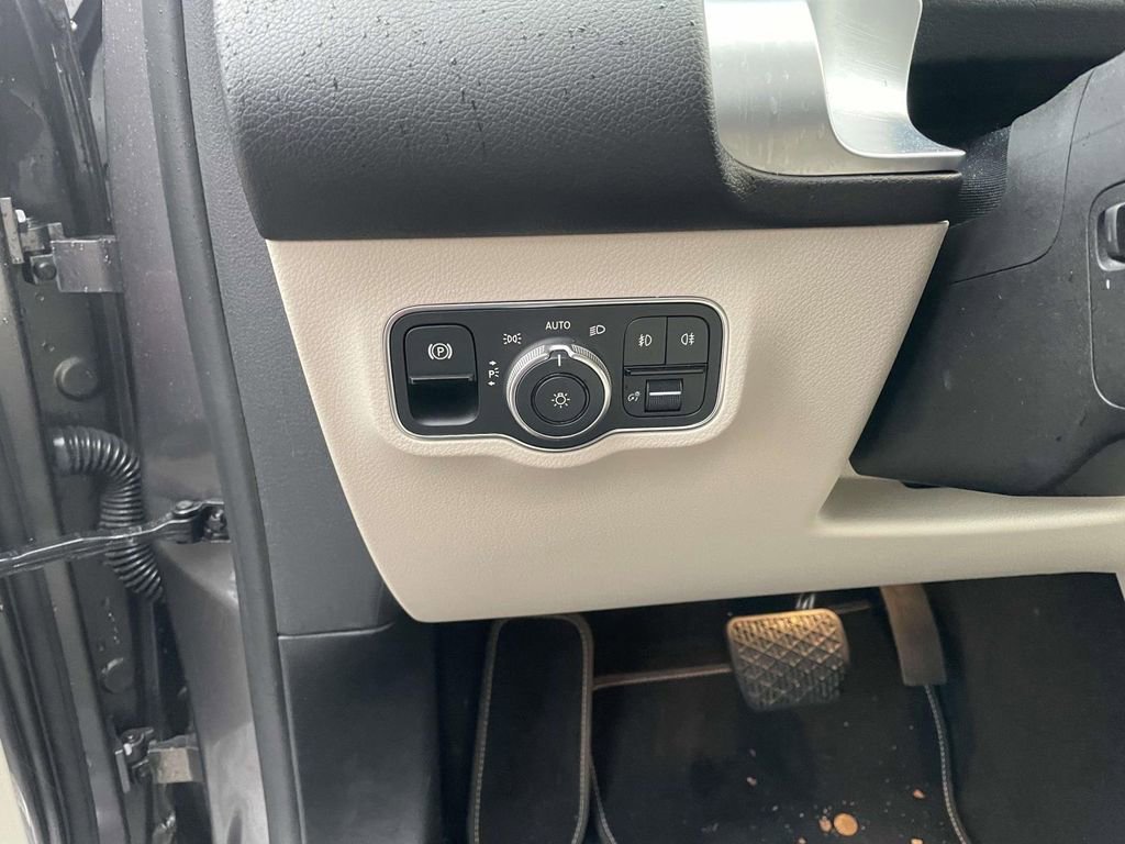 Used 2022 Mercedes-Benz GLB 250 image 30