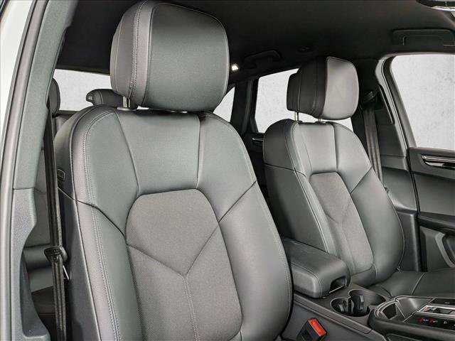 Certified 2025 Porsche Macan Turbo image 24