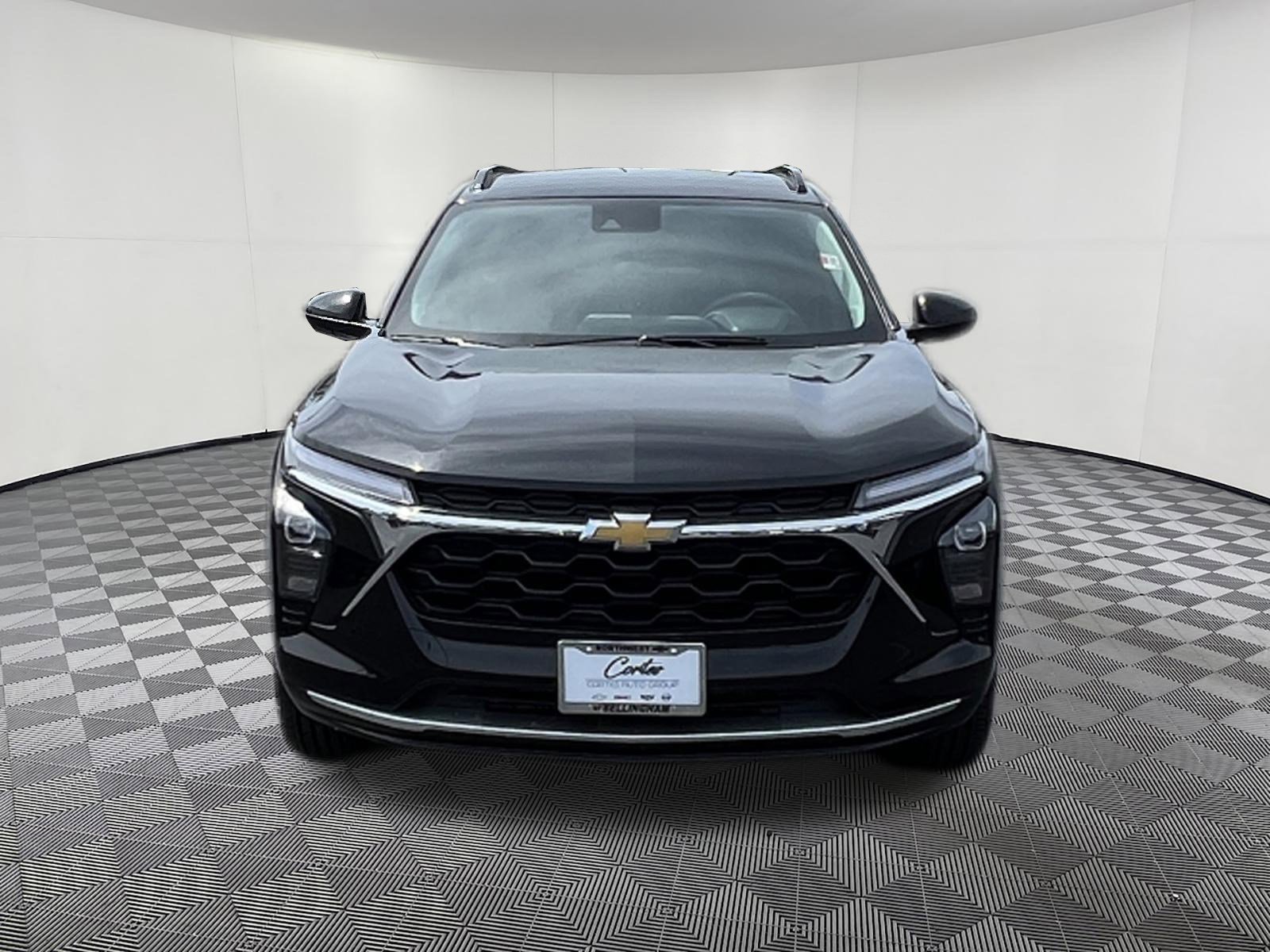 Used 2025 Chevrolet Trax LT FWD image 2
