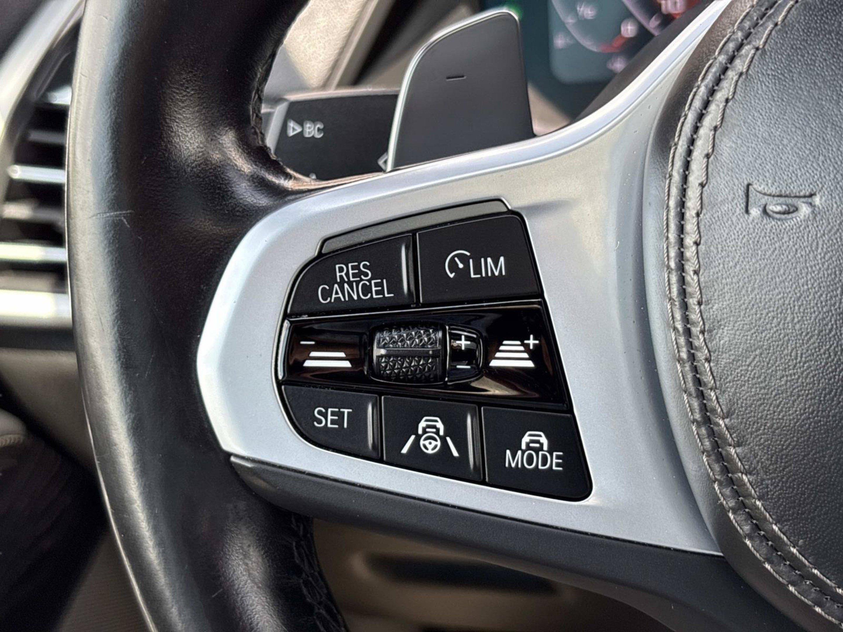 Used 2022 BMW X7 M50i AWD/4WD image 29