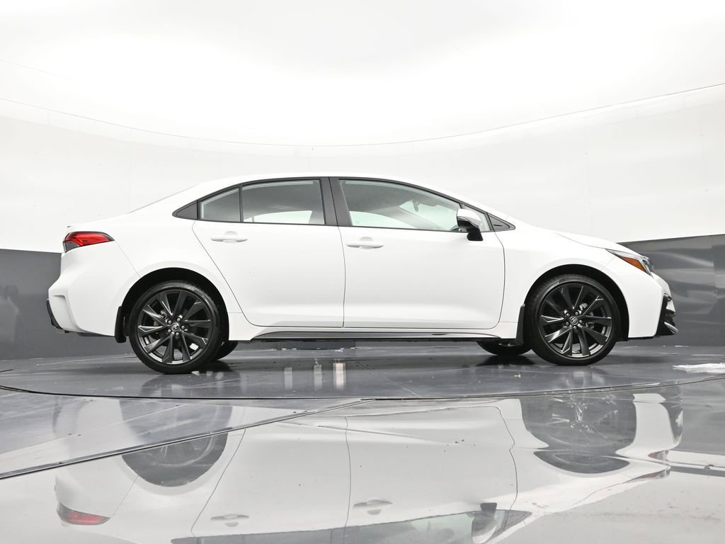Used 2025 Toyota Corolla SE image 25