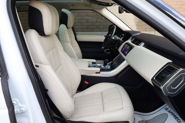 Used 2018 Land Rover Range Rover Sport HSE AWD/4WD image 32