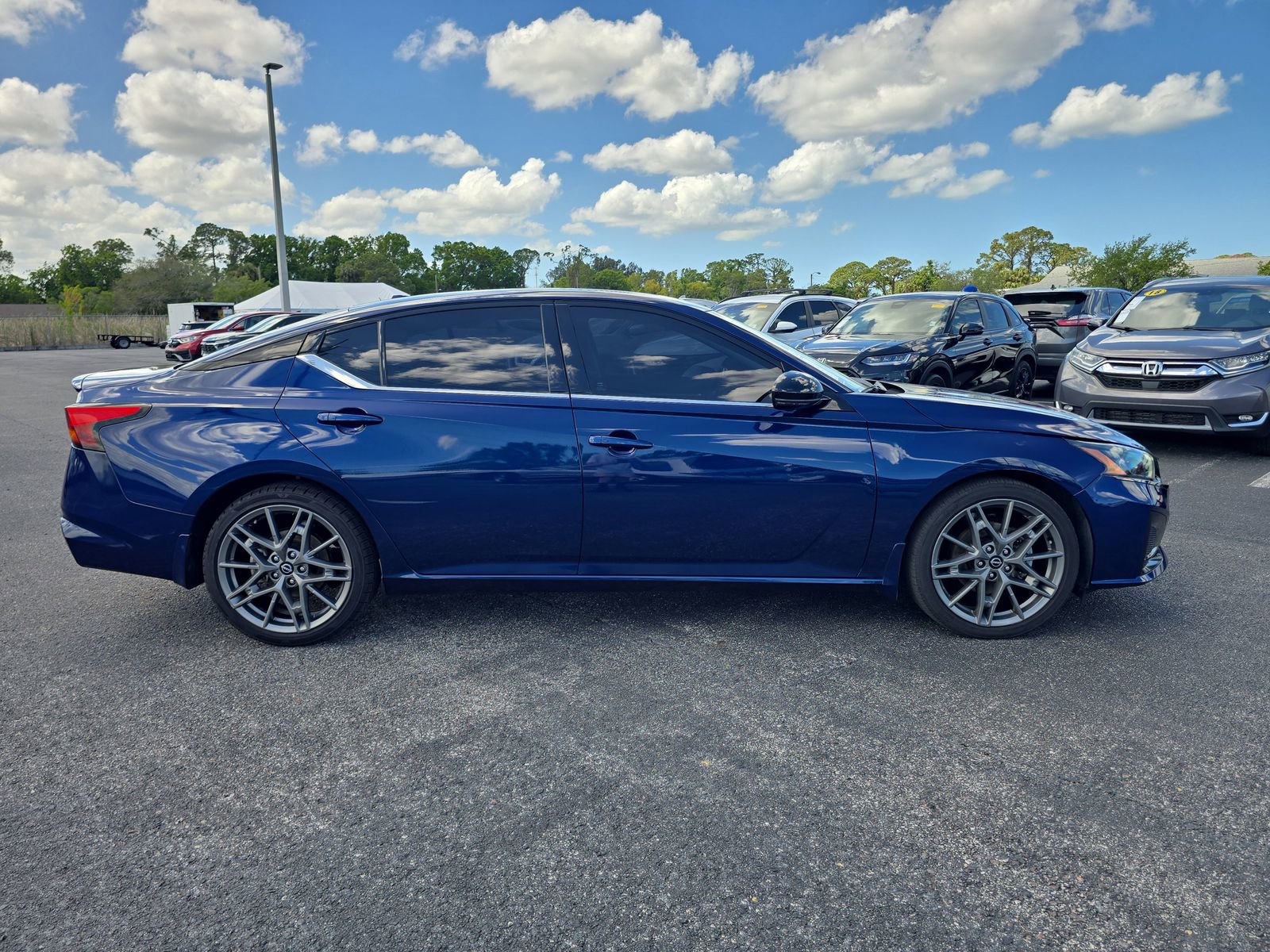 Used 2023 Nissan Altima 2.0 SR FWD image 3