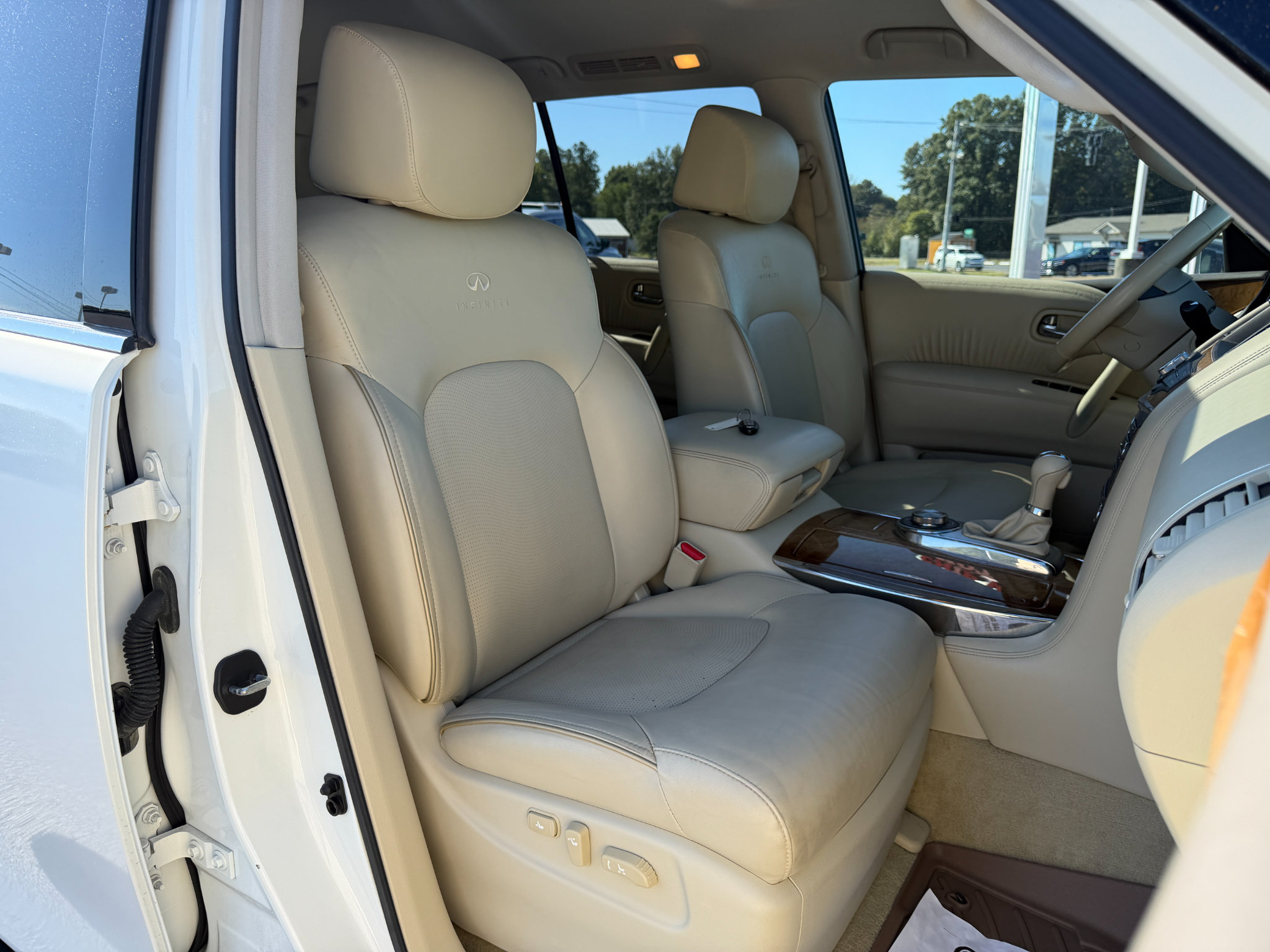 Used 2013 INFINITI QX56 4WD w/ Theater Pkg image 19