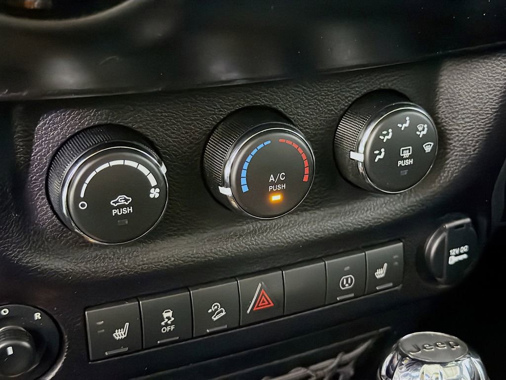 Used 2017 Jeep Wrangler Unlimited Sahara image 16