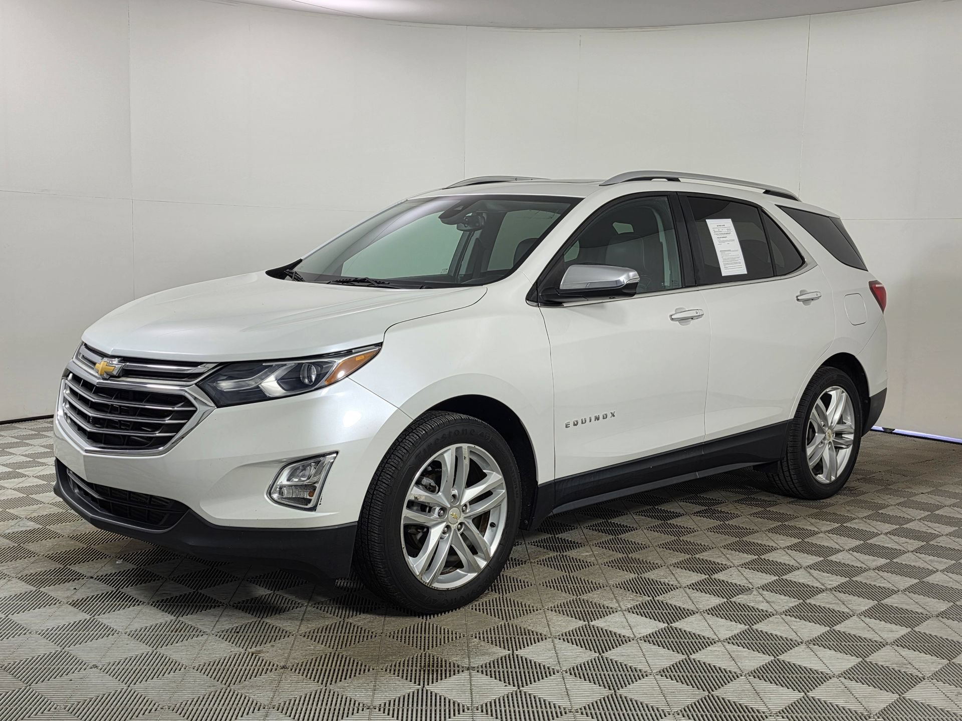 Used 2018 Chevrolet Equinox Premier FWD image 3