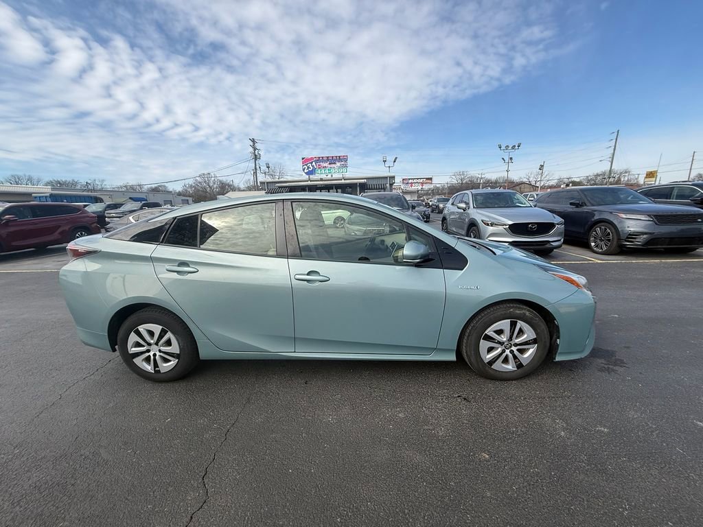 Used 2017 Toyota Prius Three image 2