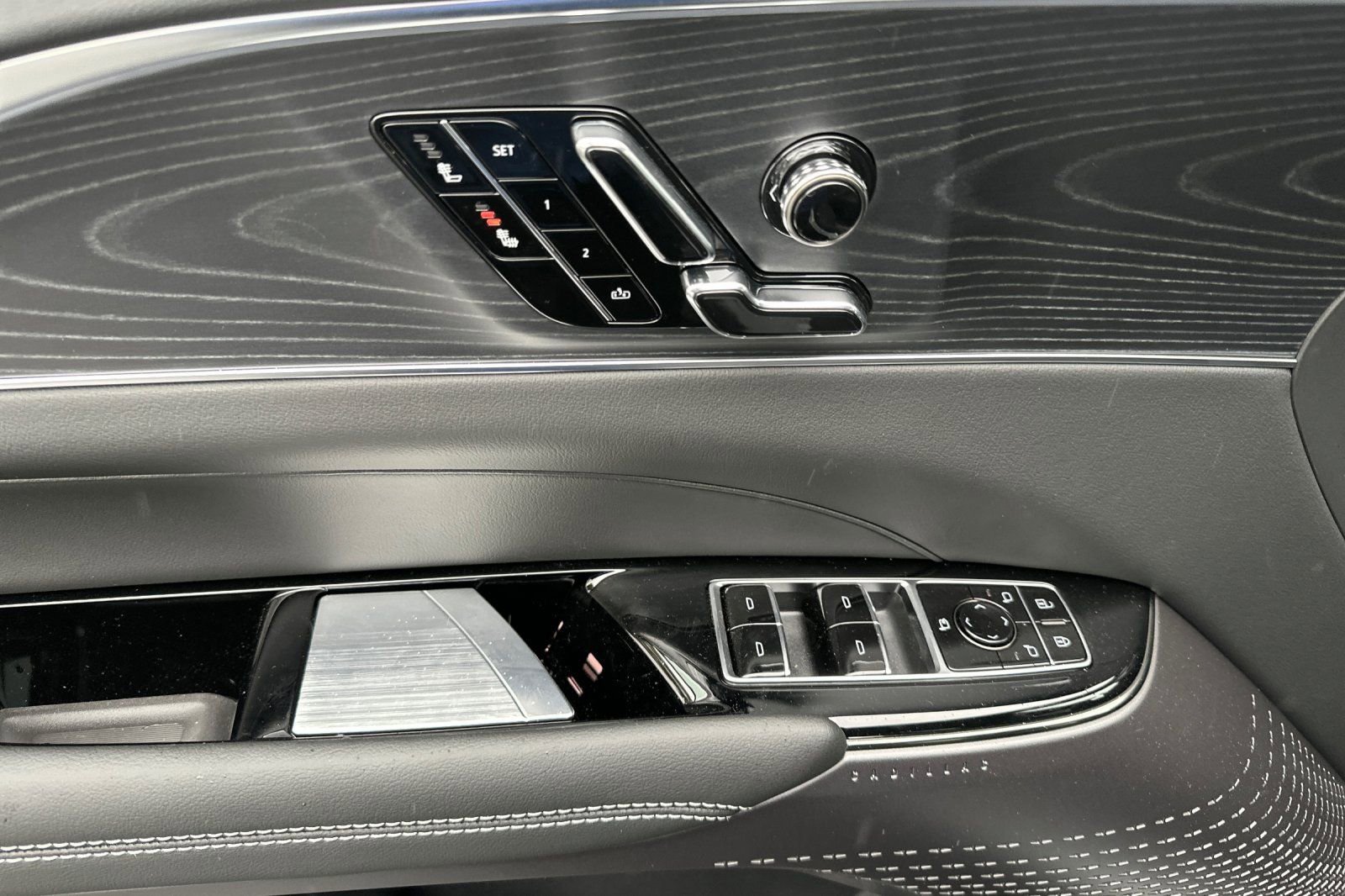 Used 2026 Cadillac Lyriq Luxury RWD image 10