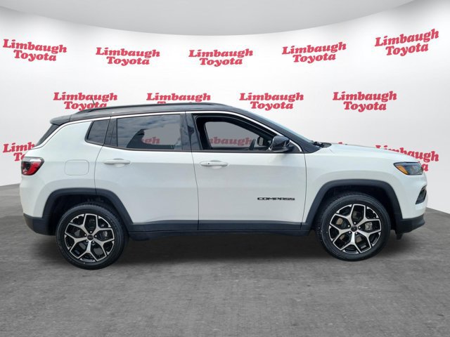 Used 2025 Jeep Compass Limited AWD/4WD image 2
