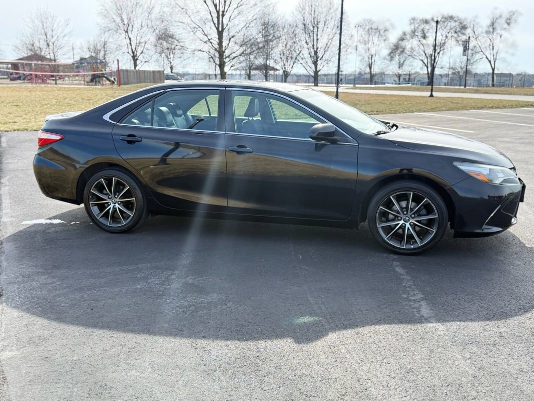 Used 2016 Toyota Camry XSE w/ Moonroof Package image 4