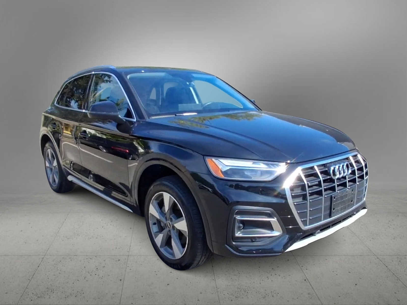 Used 2023 Audi Q5 2.0T Premium w/ Convenience Package AWD/4WD image 2