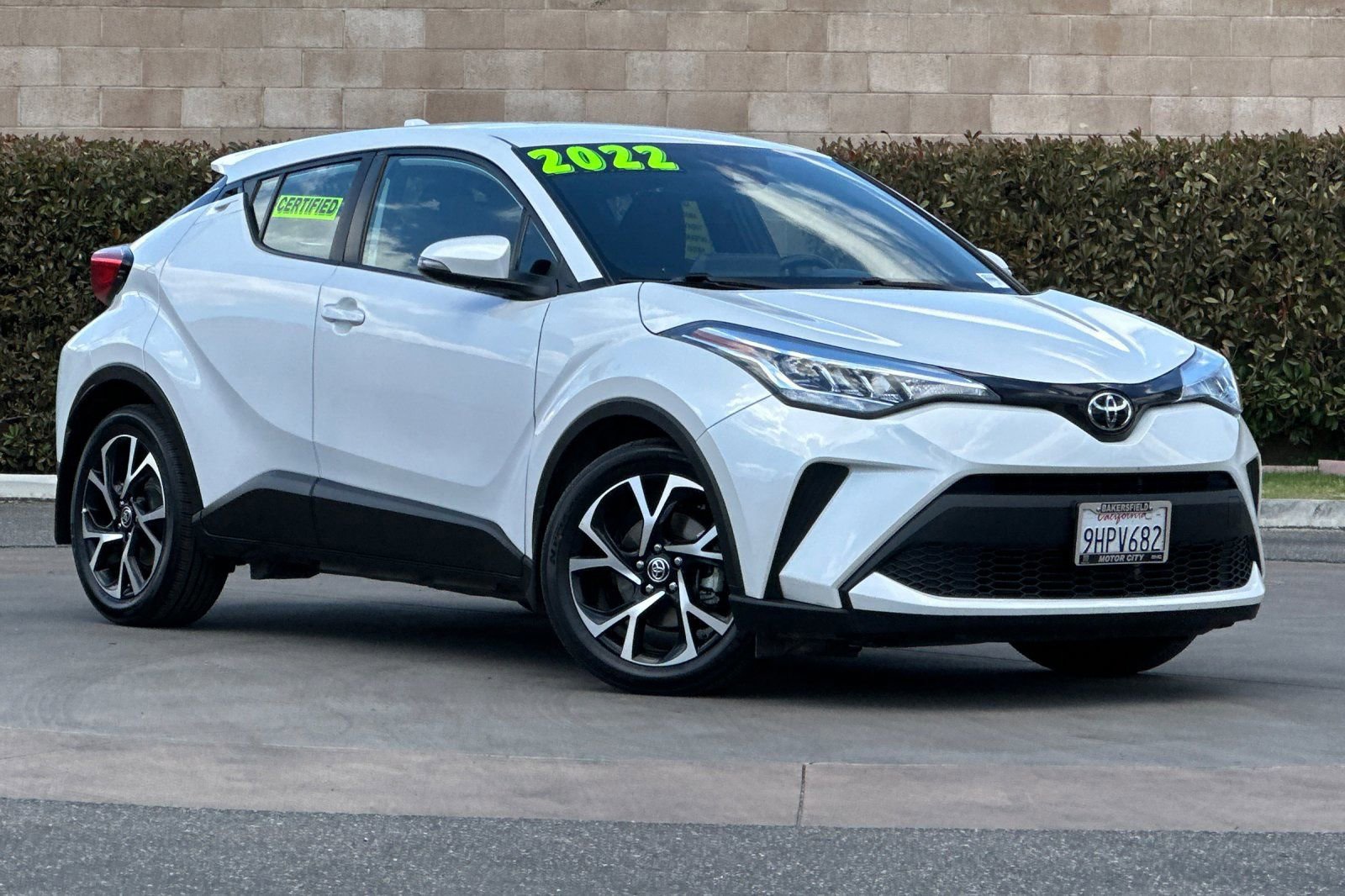 Used 2022 Toyota C-HR XLE FWD video 2