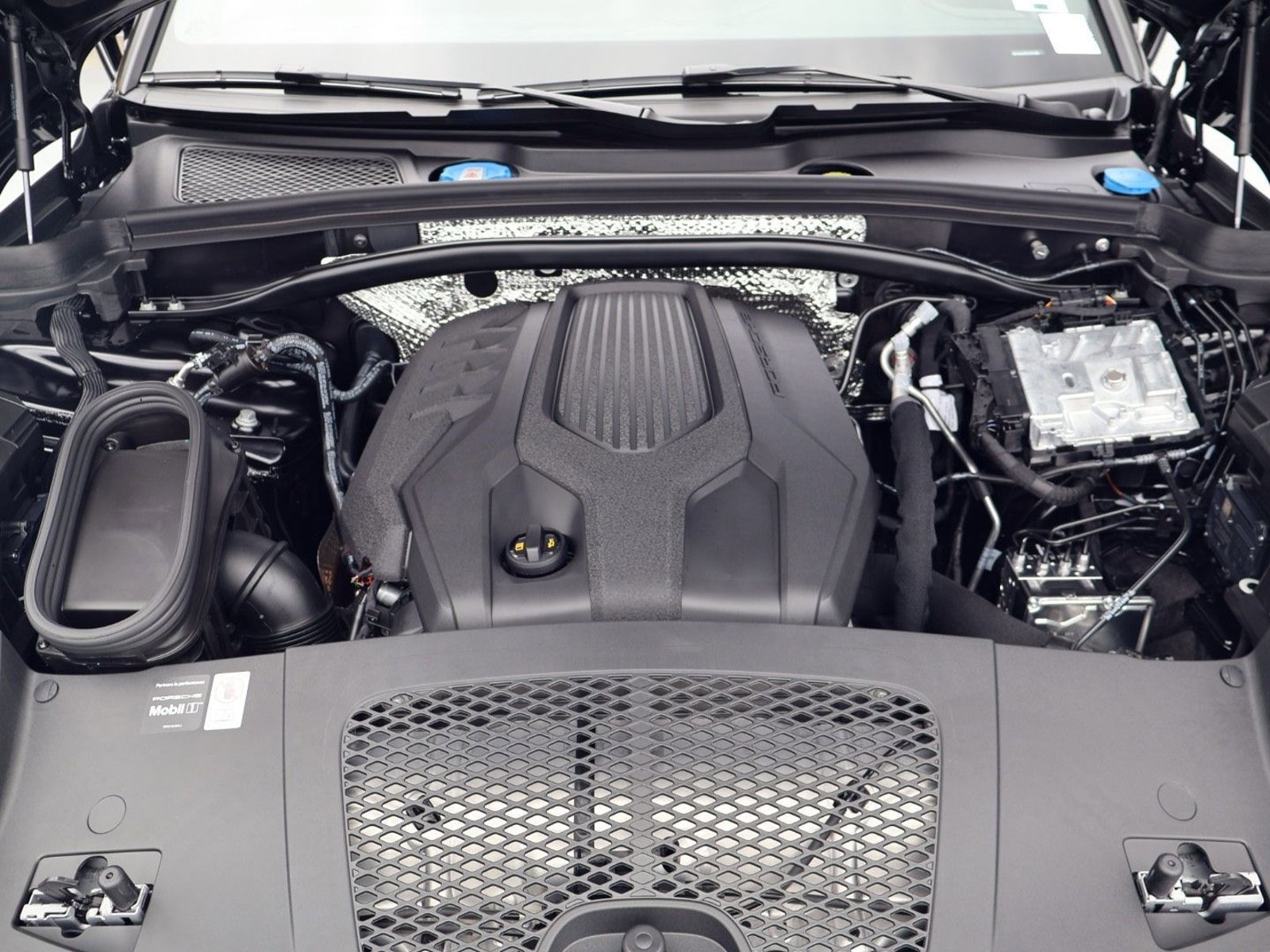 New 2026 Porsche Macan AWD/4WD image 26