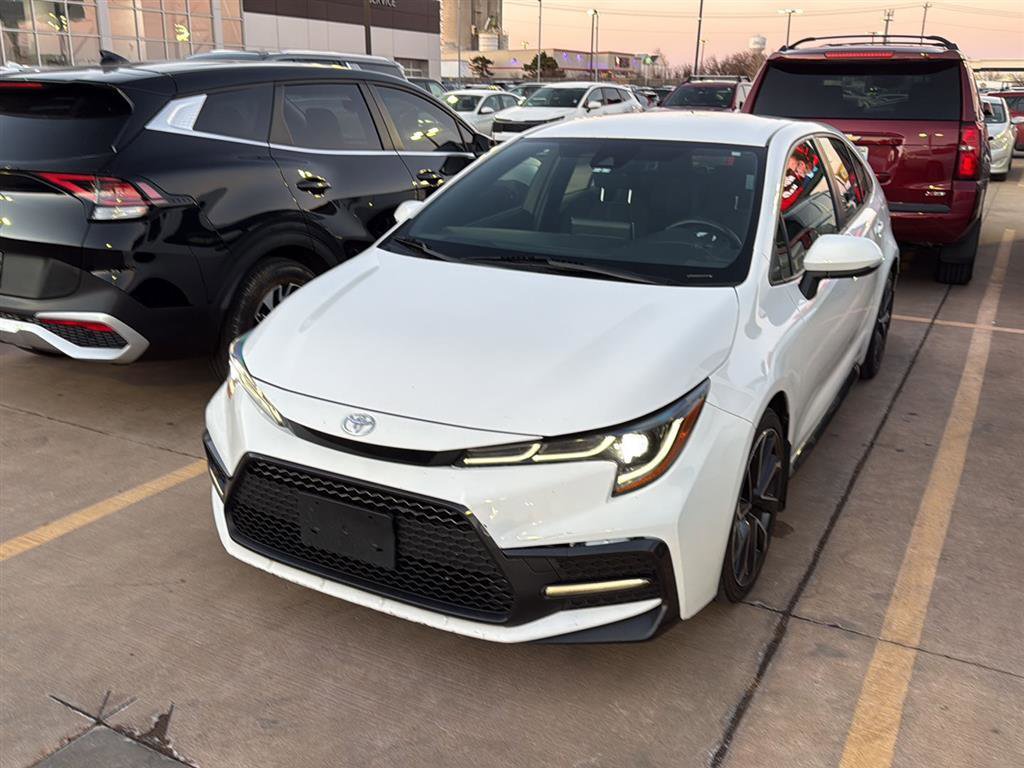 Used 2021 Toyota Corolla SE image 2