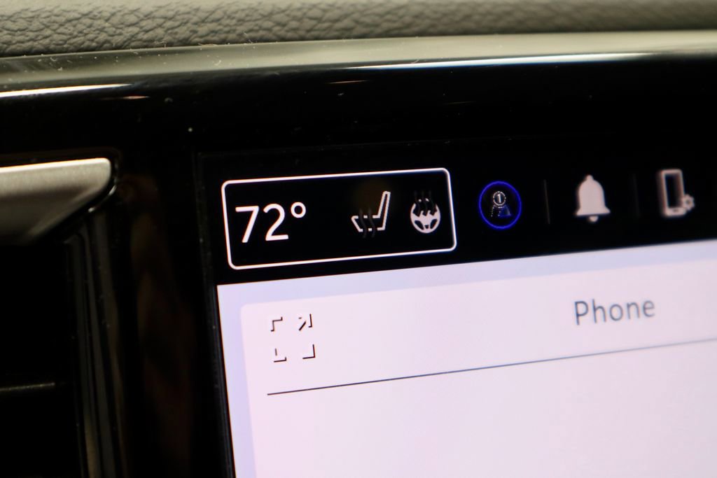 Used 2024 Chrysler Pacifica Touring-L FWD image 4