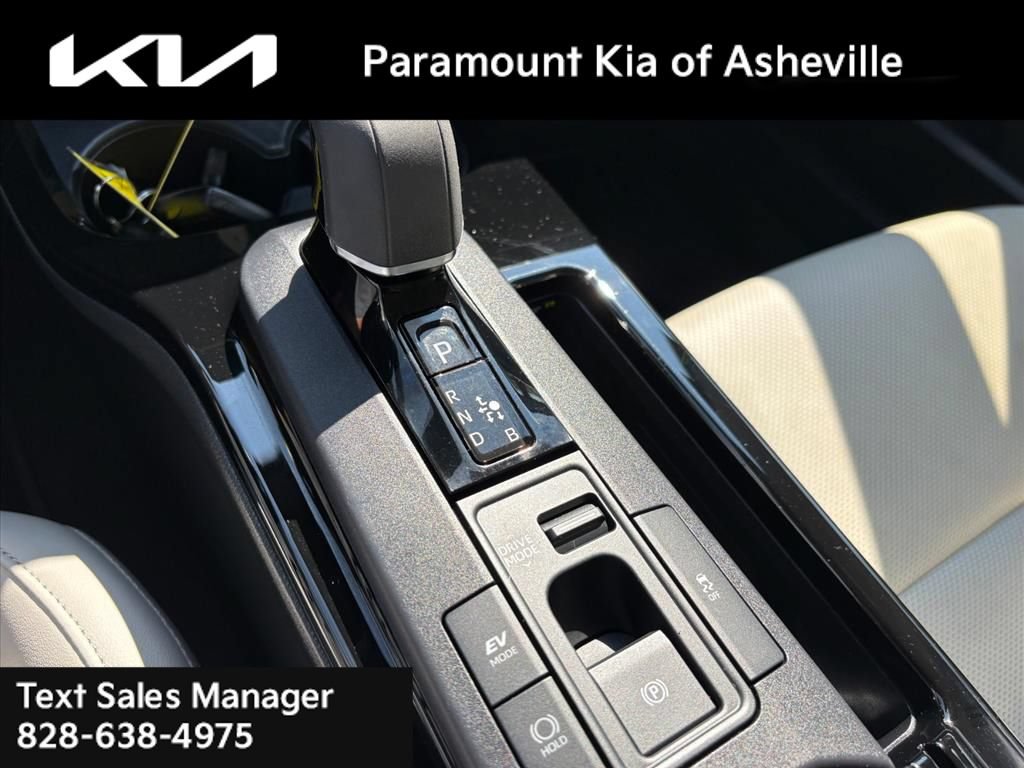 Used 2026 Toyota Prius XLE FWD image 27