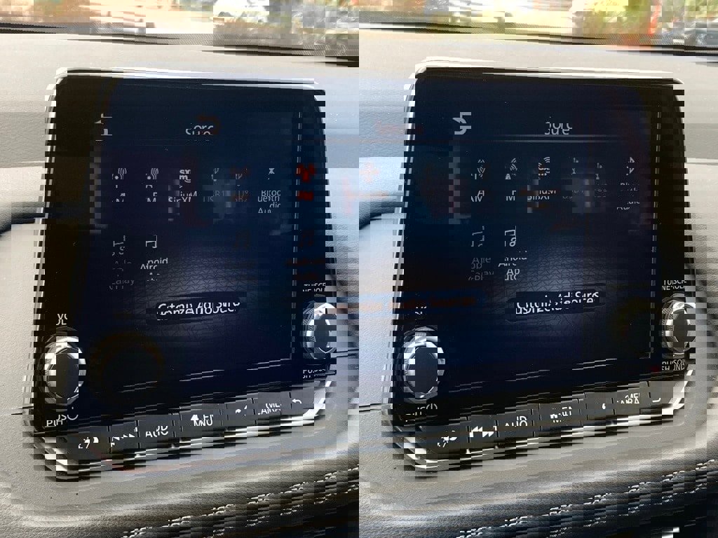 Used 2025 Nissan Rogue SV image 21