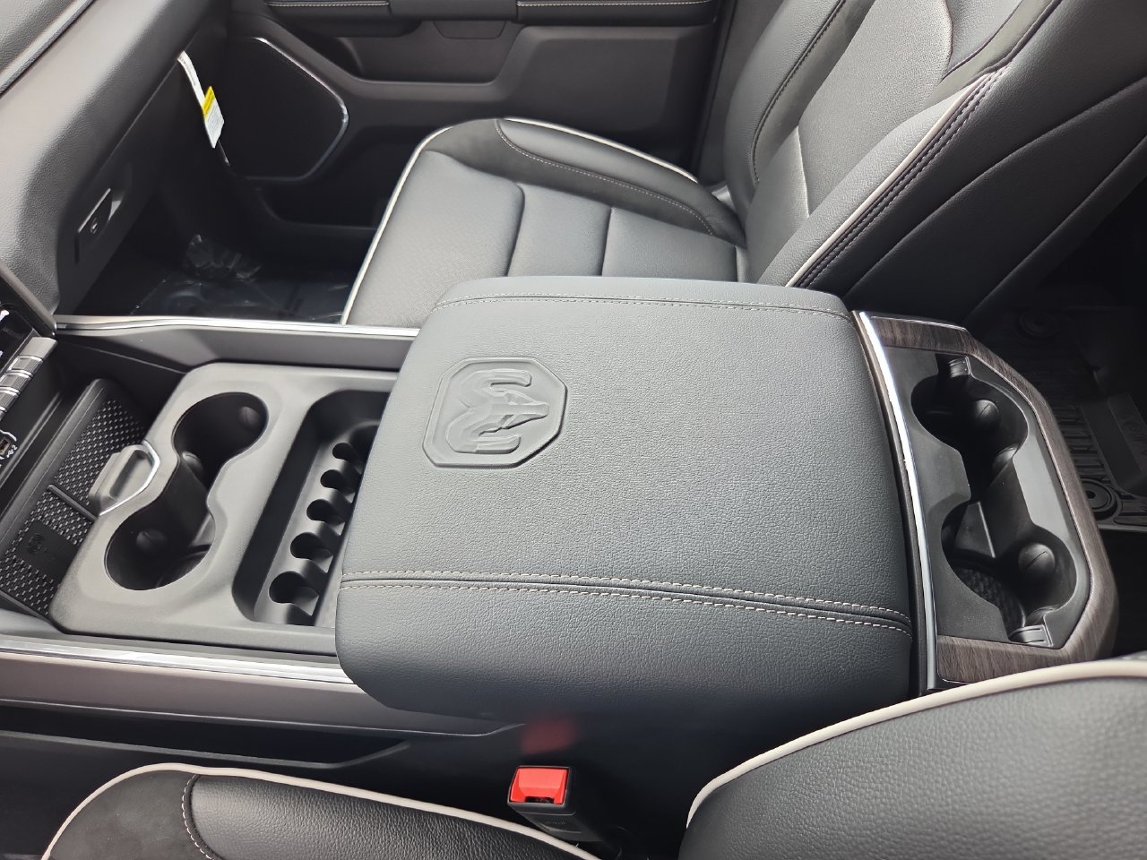 New 2026 RAM 1500 Laramie w/ Sport Appearance Package AWD/4WD image 34