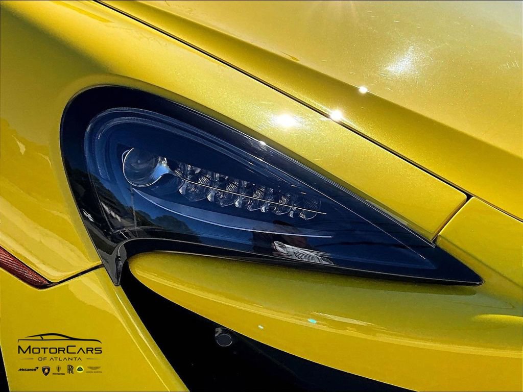 Used 2018 McLaren 570S Spider image 19