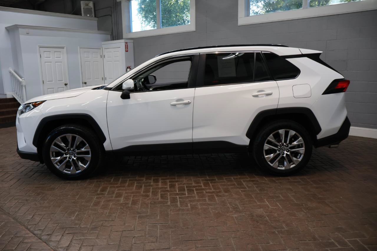 Used 2020 Toyota RAV4 XLE Premium AWD/4WD image 4