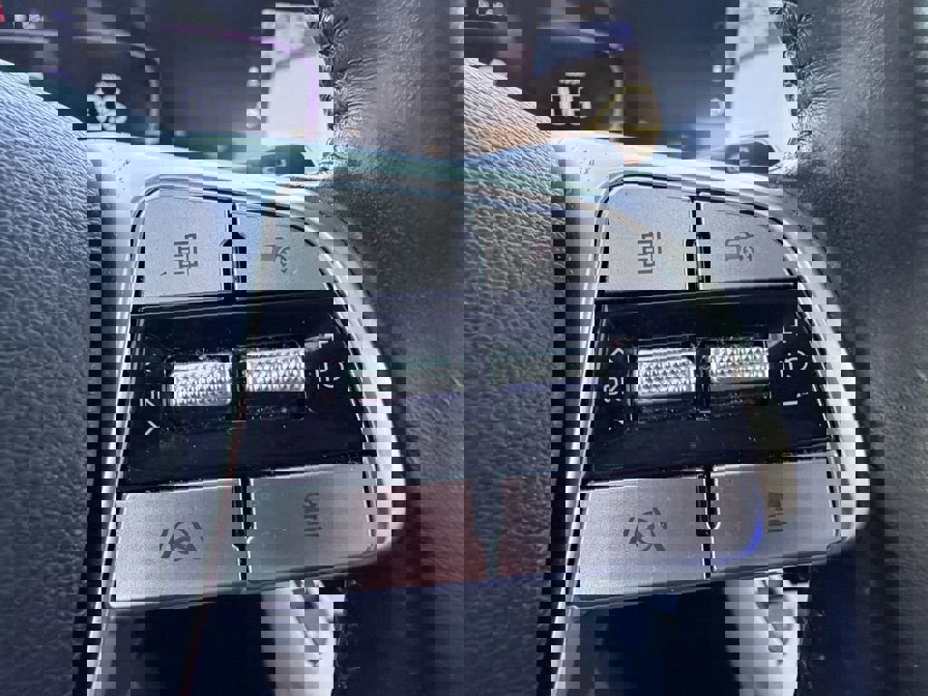 Used 2024 Kia Telluride EX w/ EX Captain's Chair Package image 33