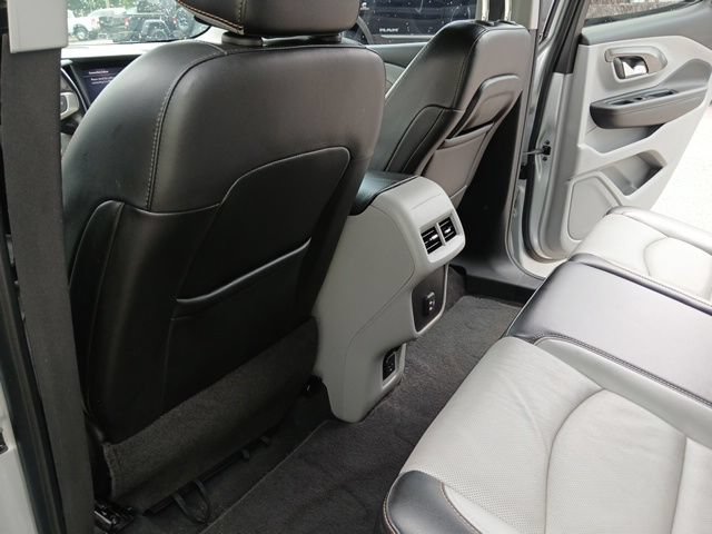 Used 2020 GMC Terrain SLT AWD/4WD image 13