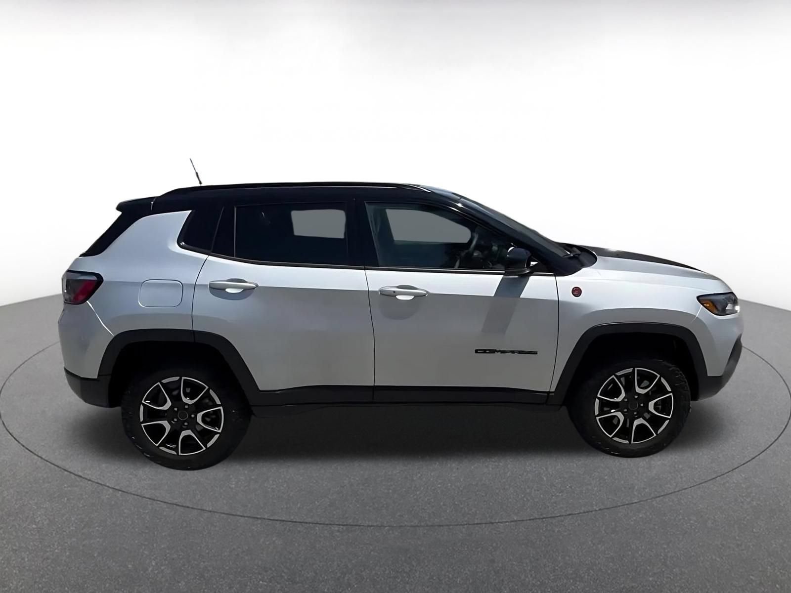 Used 2025 Jeep Compass Trailhawk AWD/4WD image 15